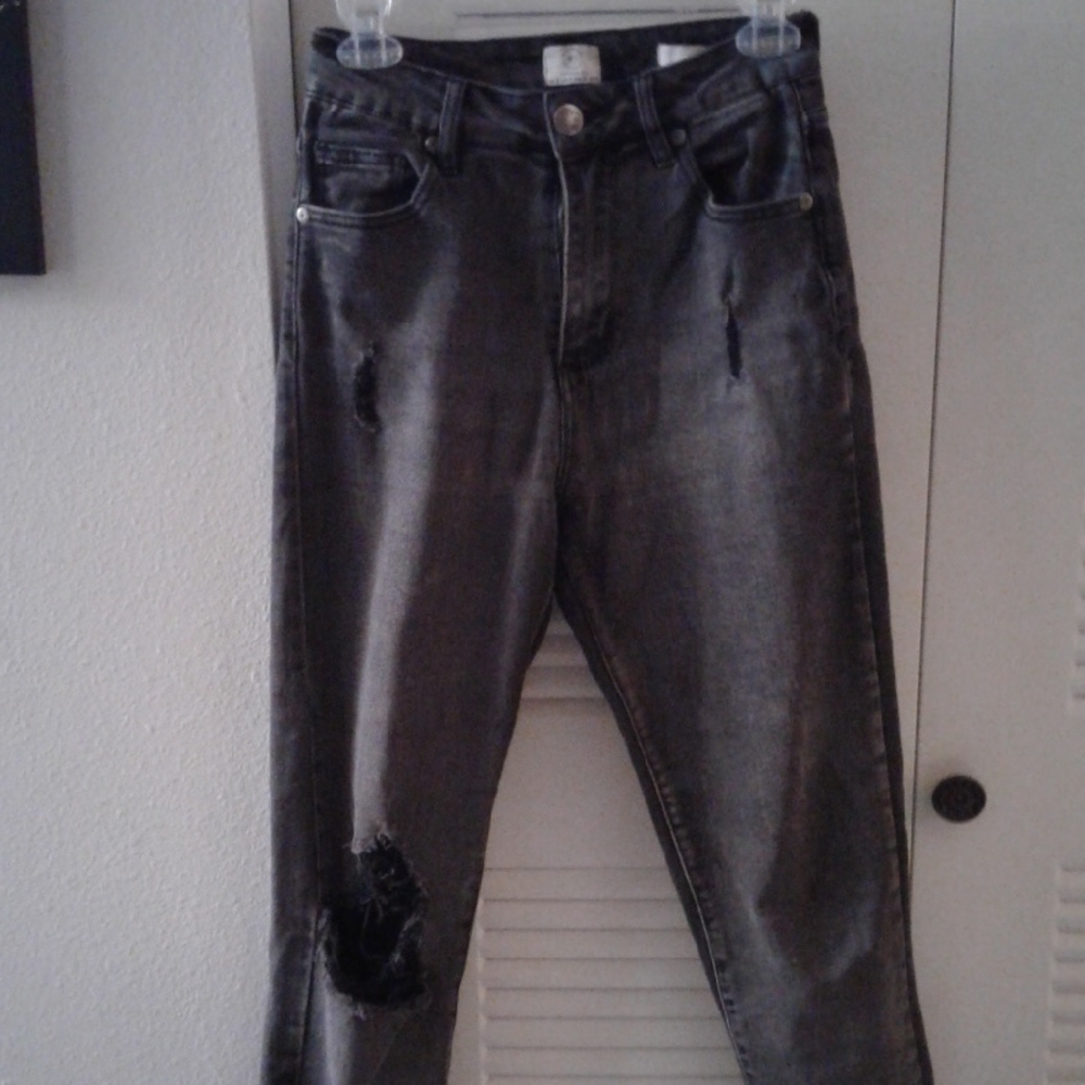 Black Ankle Cropped Distressed Jeans